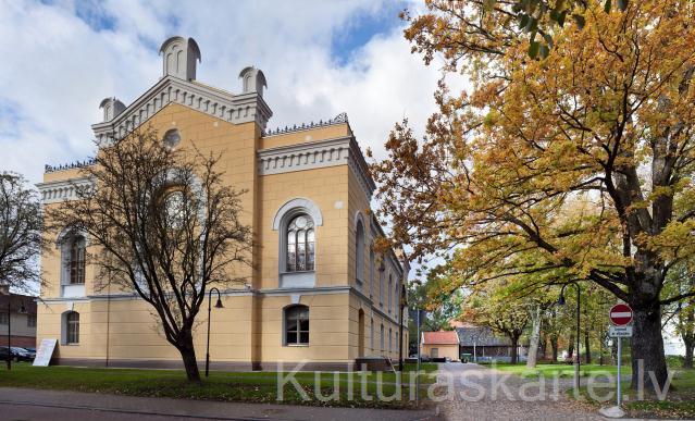 Bibliotēkas ēka